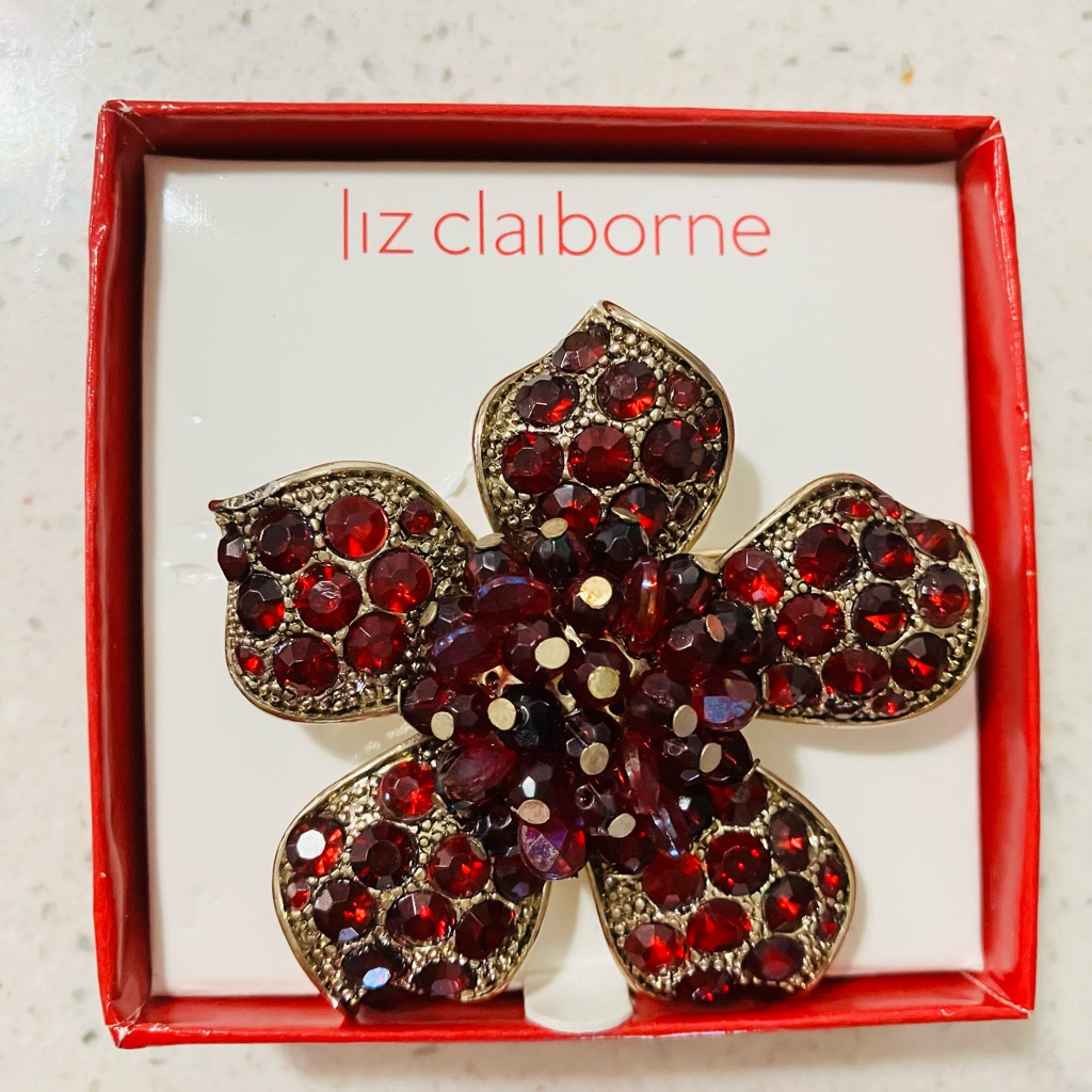 Lis Clairborn Pin